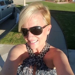 Meet your Posher, Jeanine